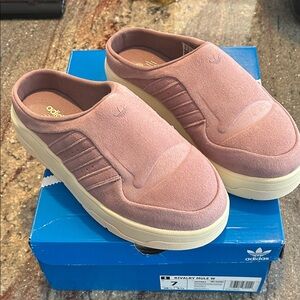 Adidas Women’s Rivalry Mule Sz 7